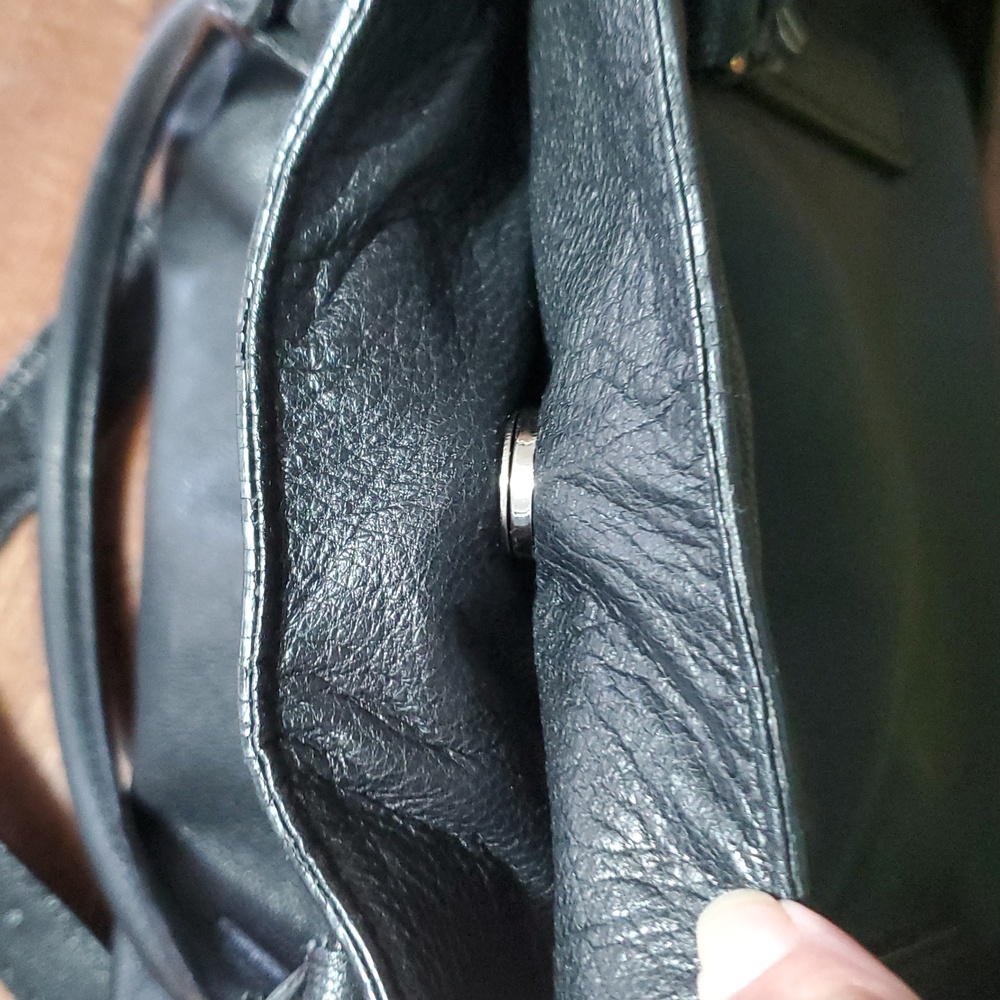 Michael Kors Black Shoulder Bag with Chain Detail. - Picture 8 of 10